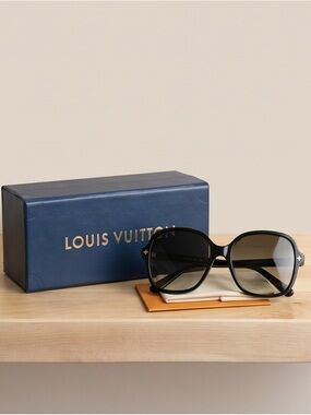 ✨ Louis Vuitton Women's Sunglasses – Black Acetate | Timeless Luxury ✨